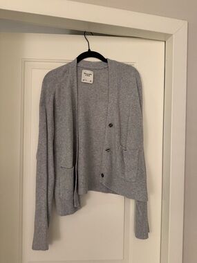 Abercrombie & Fitch Gray Knit Button Front Cardigan
